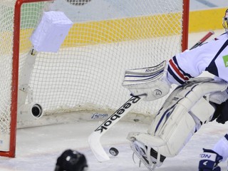 Český hokejový klub prepustil takmer celý tím, doplatili na to aj Slováci