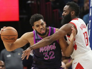 Karl-Anthony Towns (vľavo).