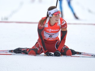Synnoeve Solemdalová po triumfe v Hochfilzene v roku 2013.