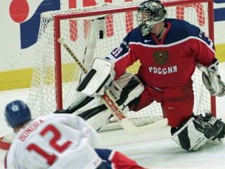 Peter Bondra rozhoduje finále na MS v hokeji 2002.