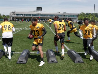Brian Allen (číslo 29) v júni 2019 v kempe tímu Pittsburgh Steelers.