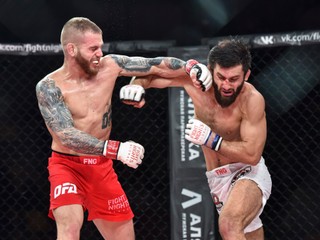 Organizácia Oktagon chce zorganizovať zápasy hneď ako to bude možné. Na snímke Tomáš Deák (vľavo) a Šaramazan Čupanov. 