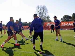 Hráči Atletica Madrid počas prvého tréningu po prerušení ligy.