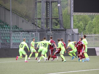 Hráči futbalových klubov MŠK Žilina - FK Železiarne Podbrezová počas tréningového zápasu za prísnych bezpečnostných opatrení, bez divákov a médií.