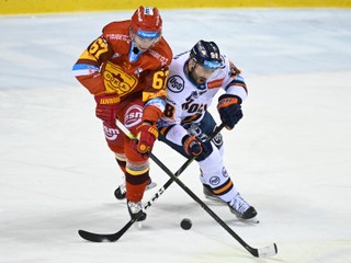 David Kajínek (vľavo) v drese Dukly Trenčín.