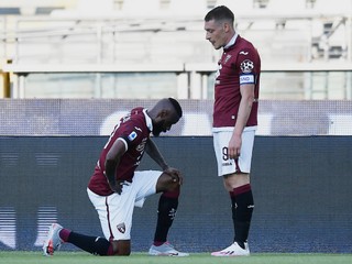 Nicolas Nkoulou (vľavo) a Andrea Belotti z FC Turín.