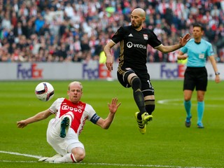 Christophe Jallet (vpravo) v drese Olympique Lyon.