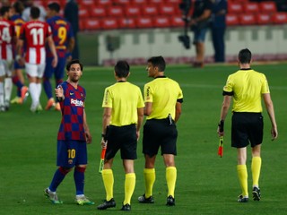 Messi strelil štýlový gól, Barcelona stratila body po kontroverzných penaltách