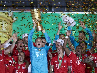 Futbalisti Bayernu Mníchov vyhrali jubilejný dvadsiaty Nemecký pohár.