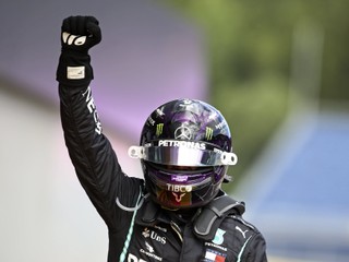Mercedes získal prvé double, Verstappen nezvládol nápor Bottasa