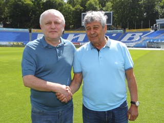 Mircea Lucescu (vpravo) s prezidentom Dynama Kyjev Igorom Surkisom.