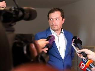 Dočasne bol poverený vedením Pro-Hokeja Imre Valášek.