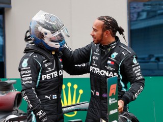 Valtteri Bottas a Lewis Hamilton.