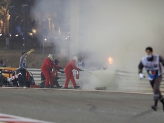 Romain Grosjean havaroval na Veľkej ceny Bahrajnu.