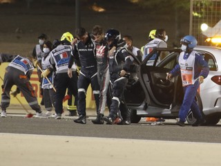 Nehoda Romaina Grosjeana na Veľkej cene Bahrajnu. 