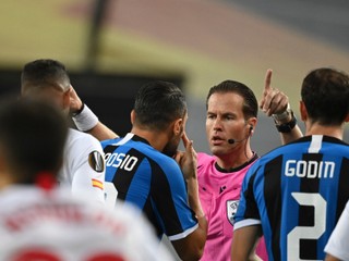 Holandský rozhodca Danny Makkelie vo finále Európskej ligy medzi Interom Miláno a FC Sevilla.