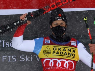 Švajčiarsky lyžiar Mauro Caviezel sa teší z víťazstva. 