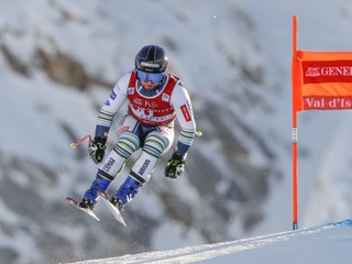 Slovinský lyžiar Martin Čater v zjazde mužov Svetového pohára v alpskom lyžovaní vo francúzskom Val d'Isere.