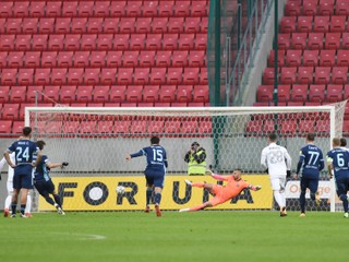 Slovan uspel v prestížnom derby, Trenčín v závere uchmatol bod