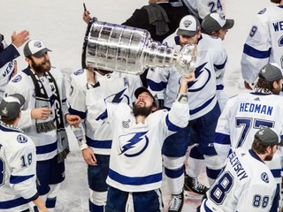 Tampa Bay bude v sezóne NHL 2020/2021 obhajovať Stanley Cup.