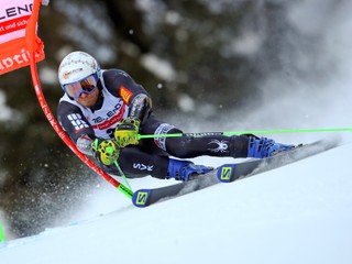 Adam Žampa počas obrovského slalomu v talianskom stredisku Alta Badia.