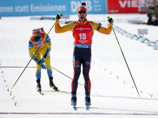 Arnd Peiffer a za ním Martin Ponsiluoma.