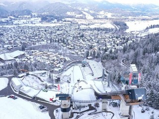 Oberstdorf, skoky na lyžiach.