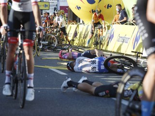 Pád na pretekoch Okolo Poľska 5. augusta 2020 v Katoviciach.