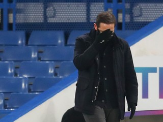 Smutný tréner londýnskej Chelsea Frank Lampard. 