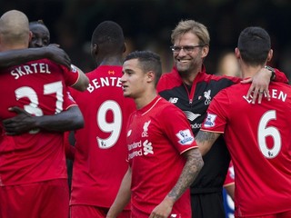 Tréner Liverpoolu Jürgen Klopp sa teší so svojimi zverencami.