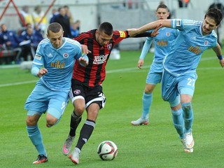 Adam Zreľák (vľavo) nedohral víkendový zápas proti Spartaku Trnava.