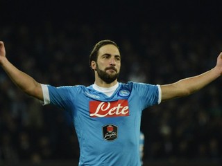 Hviezdou Neapola bol Gonzalo Higuain, ktorý strelil oba góly svojho tímu.