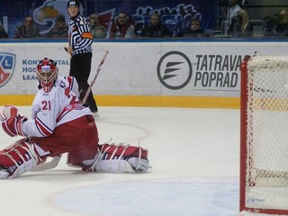 Brankár Avtomobilistu Jekaterinburg Jakub Kovář podal kvalitný výkon. Napokon inkasoval dva góly a jeho tím prehral.