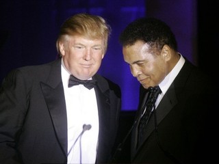 V roku 2007 získal Trump, ktorý kandiduje za republikánov, ocenenie Muhammad Ali Award.