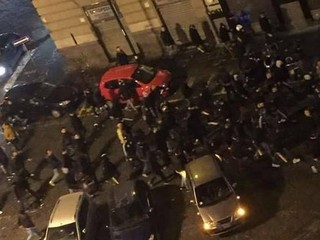 V Neapole sa pobili fanúšikovia, viacerí skončili vo väzbe