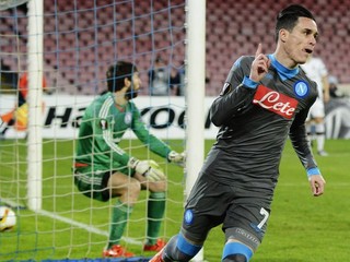 Jose Callejon sa teší z gólu do siete Legie Varšava.