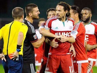 Napadol rozhodcu. Američan dostal šesťzápasový dištanc