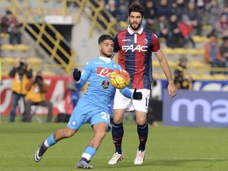 O triumfe Bolognčanov v Janove rozhodol stopér Luca Rossettini (vpravo).