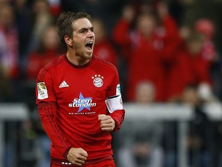 Kapitán Bayernu Mníchov Philipp Lahm oslavuje gól do siete Ingolstadtu.