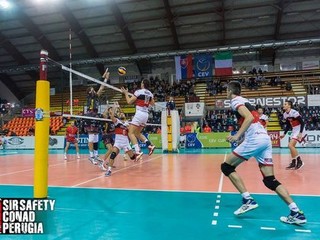 Prešovčania (vpravo) nemali proti talianskemu favoritovi v dvojzápase šancu.