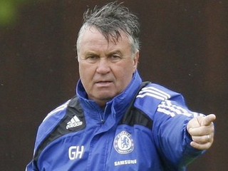 Vracia sa po šiestich rokoch. Hiddink je novým trénerom Chelsea