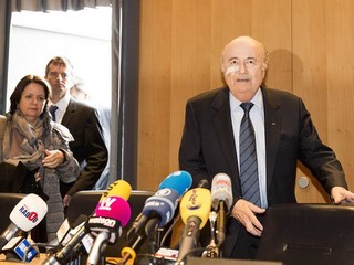 Blatter reaguje na trest: Je mi ľúto, že som stále boxovacie vrece
