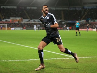 Riyad Mahrez podáva v drese Leicesteru City výborné výkony.