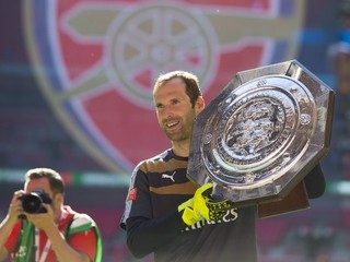 Jednu trofej už Čech s Arsenalom získal. Hneď na začiatku sezóny triumfoval na Wembley v zápase o anglický Superpohár.