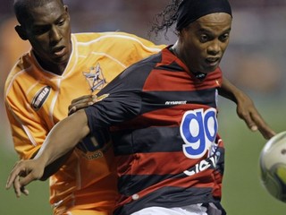 Ronaldinho nemieni skončiť, ponuky stále prichádzajú