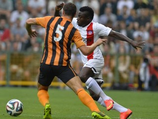 Moses Simon má aj priamu skúsenosť s anglickým futbalom. Vlani v lete nastúpil proti Hullu City v Európskej lige.