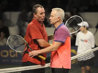 Vlani bavili bratislavské publikum Ivan Lendl (vľavvo) a John McEnroe.