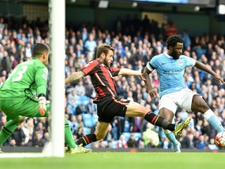 Wilfried Bony (vpravo) si momentálne oblieka dres Manchestru City.