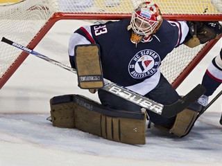 Brusta nevykoľají ani padajúca brána.