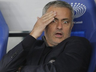 Joseho Mourinha rozhodca tiež v zápase s West Hamom vykázal z lavičky na tribúnu.